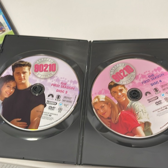 BEVERLY HILLS 90210 DVD The Complete First Season 6 Disks - Picture 7 of 9